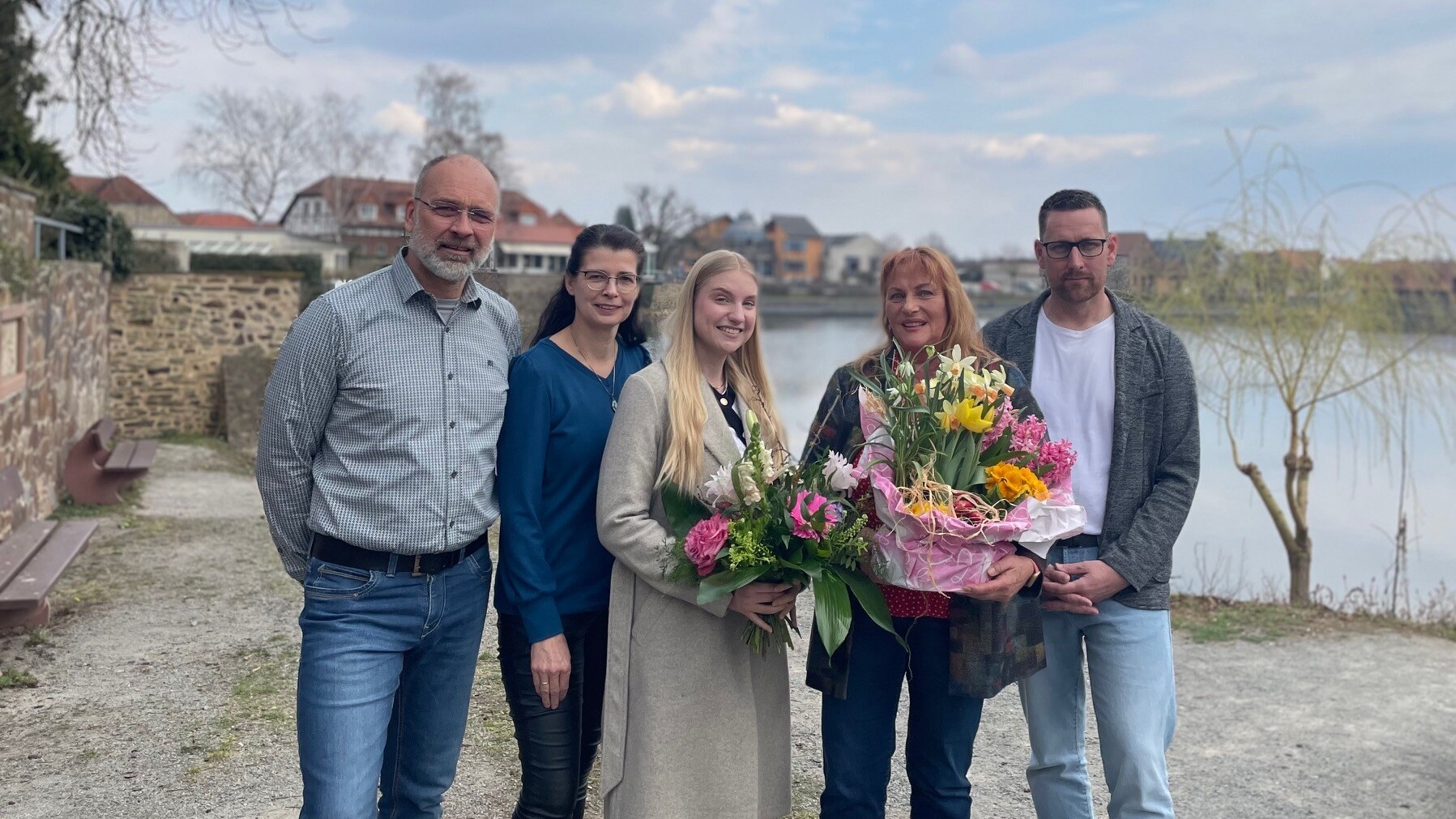Das Kurhaus, hier im Hintergrund zu sehen, ist für Mirko Buttgereit, Kora Duberow, Sarah Pieper, Kerstin Seifert und Tim Krümmling (v.l.) das wichtigste kulturelle Zentrum im Luftkurort.